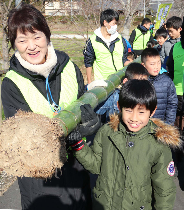 京田辺から二月堂へ竹送り 大御堂観音寺