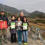 町会議員の竹内きみ代先生がお孫さんと調査の視察に来られました