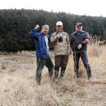 写真② 中川宗孝先生、竹内康先生、岡井昭憲先生、そして私の4人で巨椋池干拓地とその周辺で今年もケリの繁殖調査を実施