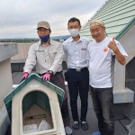 巣箱回収の様子(左が筆者)